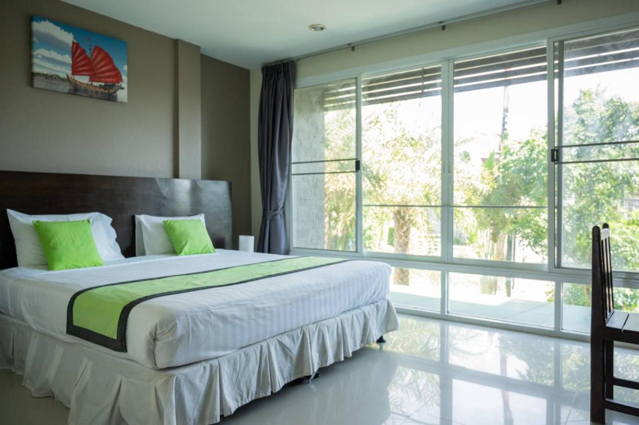 Baan Oui Guest House - Nai Harn Phuket Exterior foto